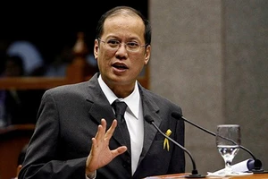  Tổng thống Philippines yêu cầu Trung Quốc giải thích vụ “phun vòi rồng”