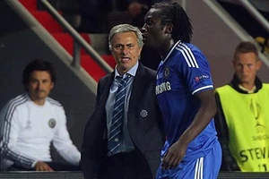 Lukaku “phản pháo” Mourinho sau khi bị bán tháo khỏi Chelsea.