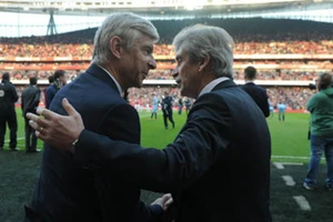  Pellegrini trách trọng tài bênh vực Arsenal
