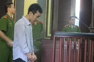 Giết vợ rồi tự sát vì không được mở cửa cho vào nhà