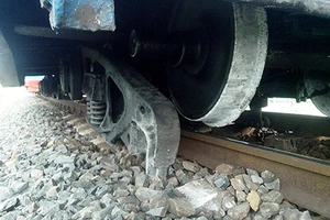 Tàu hàng nổ ổ dầu đầu trục, đường sắt Bắc-Nam tê liệt gần 4 giờ