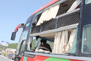 Bắt nghi can cài mìn trong hộp quà gửi tặng 'đối thủ'