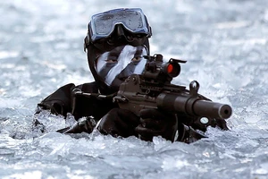 Rùng mình xem lính Hàn luyện tập trong băng tuyết