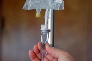 Tử vong sau khi truyền dịch tại nhà