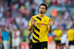 Bản tin tối (8/4): Chelsea cướp Hummels của M.U, Van Gaal là kẻ xấu xa