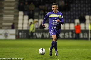 Thêm một cầu thủ Bỉ qua đời vì đột quỵ trên sân