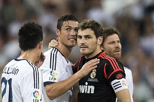 Bản tin tối (13/5): Ronaldo, Casillas rời Real; Đại gia “xâu xé” Benteke; M.U, Arsenal bỏ lỡ Khedira 