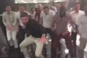 Thua trận 1-6, cầu thủ Liverpool vẫn tới Dubai 'đập phá' tưng bừng