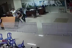 Cư dân đại náo văn phòng ban quản lý chung cư Phú Thọ Hòa 