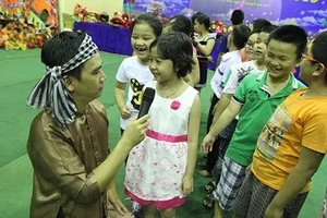 Ấm lòng đêm hội trăng rằm 2015