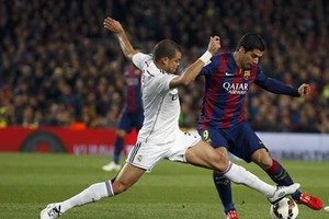 Trọng tài bắt 'ép' Barcelona trong trận siêu kinh điển với Real