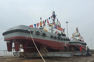 Hạ thủy 2 tàu kéo lai dắt hiện đại của Quân chủng Hải quân