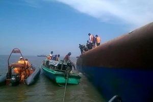 Video tìm kiếm, cứu hộ nạn nhân trong vụ chìm tàu Hoàng Phúc 18