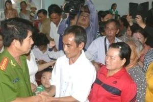 Clip đại diện TAND tỉnh Bình Thuận xin lỗi ông Huỳnh Văn Nén