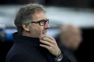 Man United âm thầm tiếp cận Laurent Blanc