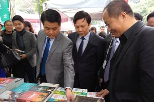 Khai mạc Phố sách xuân Bính Thân 2016