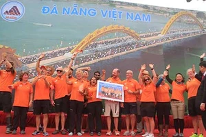 Người dân Đà Nẵng chia tay cuộc đua thuyền buồm vòng quanh thế giới