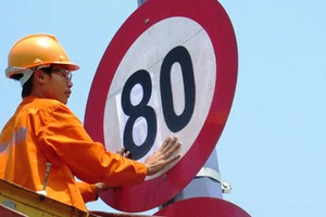 TP.HCM dọn 'rừng' biển báo