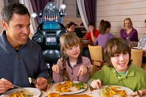 Chủ nhà hàng 'phá sản' vì thuê robot làm phục vụ