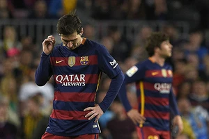 Barcelona 1-2 Valencia: Khủng hoảng thật rồi!