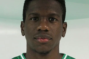 Sốc: Cầu thủ đột tử ngay trên sân