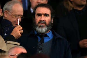 Didier Deschamps kiện… Eric Cantona ra tòa
