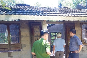 Buồn chuyện gia đình, người đàn ông tự đốt nhà mình