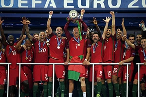Ronaldo bật khóc, Eder hóa người hùng, Bồ Đào Nha vô địch Euro 2016