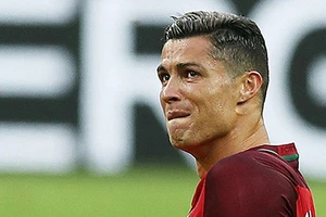 Ronaldo 3 lần bật khóc trong trận chung kết Euro 2016