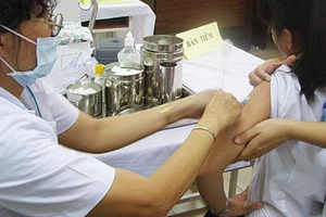Kiểm tra công tác an toàn tiêm chủng, phát hiện nhiều sai phạm