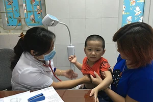 Thời tiết giao mùa, mỗi ngày gần 3.000 lượt trẻ vào bệnh viện