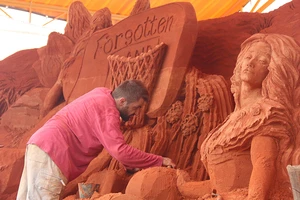 Khởi động công viên tượng cát Forgotten Land