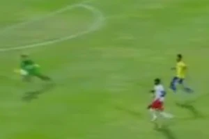 Hài hước: Thủ môn cứu thua và cái kết không thể tin nổi