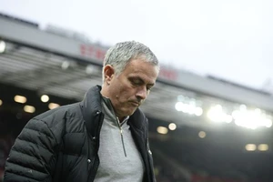 FA chính thức ra án phạt với Mourinho