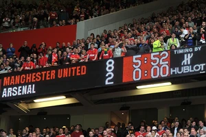 MU đăng lại clip hạ Arsenal 8-2, 'hút' 5 triệu lượt xem