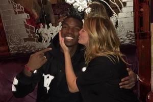Julia Roberts hôn Pogba: Ai là người may mắn nhất ở MU?