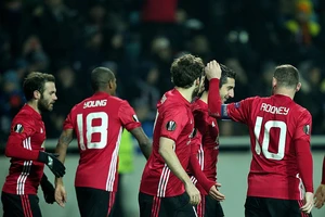 Mkhitaryan lập công, MU nhẹ nhàng đi tiếp