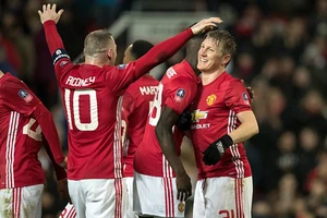 Kẻ bị ruồng bỏ tỏa sáng rực rỡ, MU vào vòng 5 FA Cup