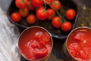 Chọn đúng đồ làm sẵn để không bị ngộ độc thực phẩm