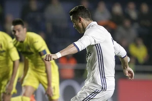 Thua trước 2 bàn, Real vẫn thắng nhờ… trọng tài?