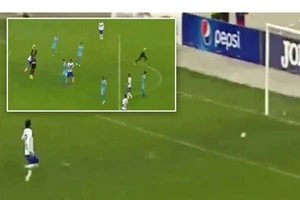 Thủ môn ghi bàn không tưởng 'giải cứu' đội nhà