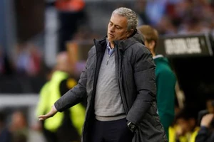 MU không ‘có vé’ dự vòng bảng Champions League