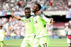 Thắng hủy diệt, Liverpool mở toang cửa vào top 4