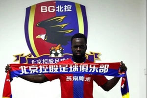 Đột quỵ trên sân, cựu sao của Newcastle qua đời ở TQ