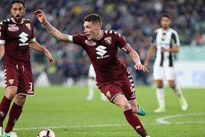 Sao tuyển Ý 'bít cửa' tới MU