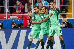 Giữa tâm bão, Ronaldo vẫn hóa người hùng