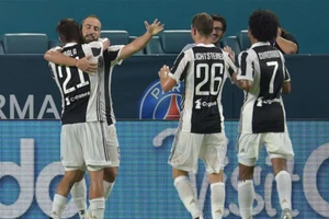 Juventus đánh bại PSG trong trận cầu mưa bàn thắng