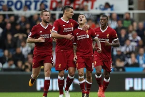 Coutinho lập siêu phẩm, Liverpool vẫn không thắng