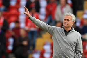 Mourinho tuyên bố không gắn bó với MU: Điểm đến PSG