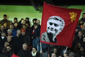 Mourinho thừa nhận MU đối mặt với mùa giải 'vứt đi'